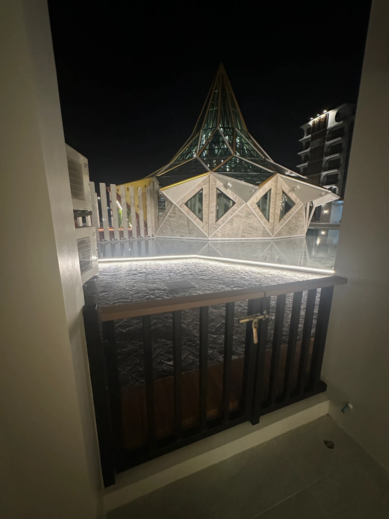 Suite Pool Access